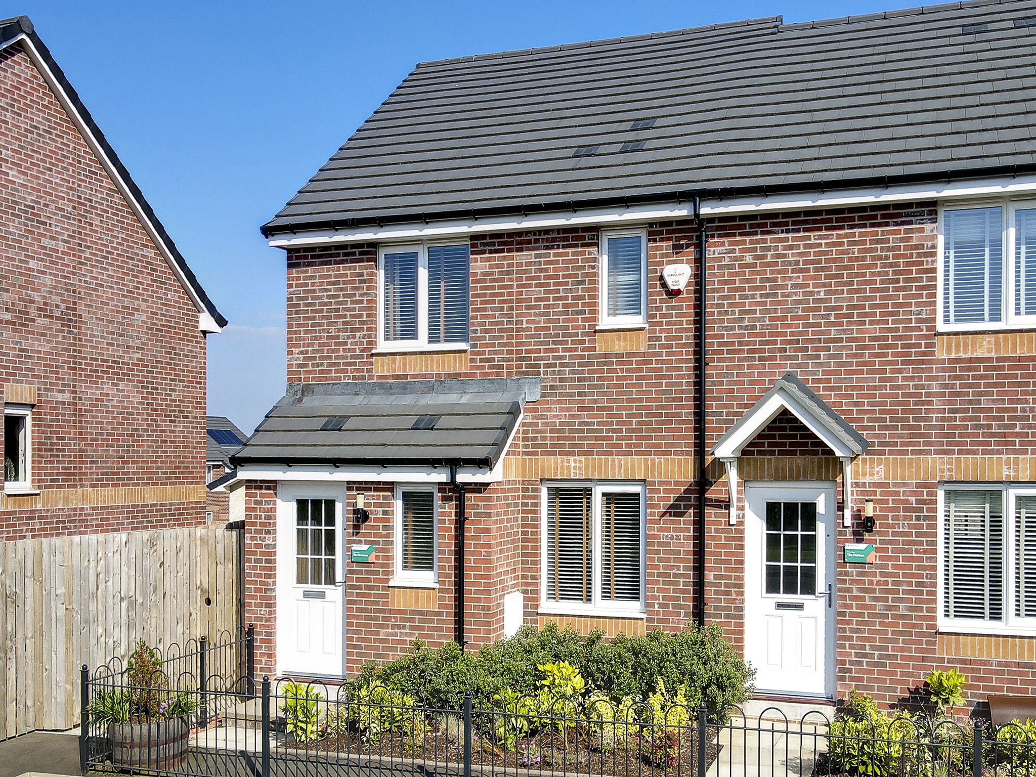 3 bedroom end terraced house for sale